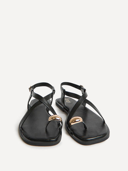 Mist Black Toe Ring Flat Sandals